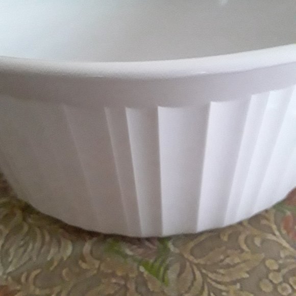 Vintage Corning ware Covered Casserole Dish - 1 1/2 Quart - Picture 2 of 6